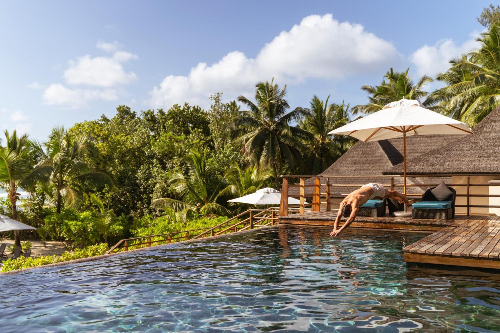 ホテル コンスタンス レムリア グラン・アンス エクステリア 写真 The resort's infinity pool