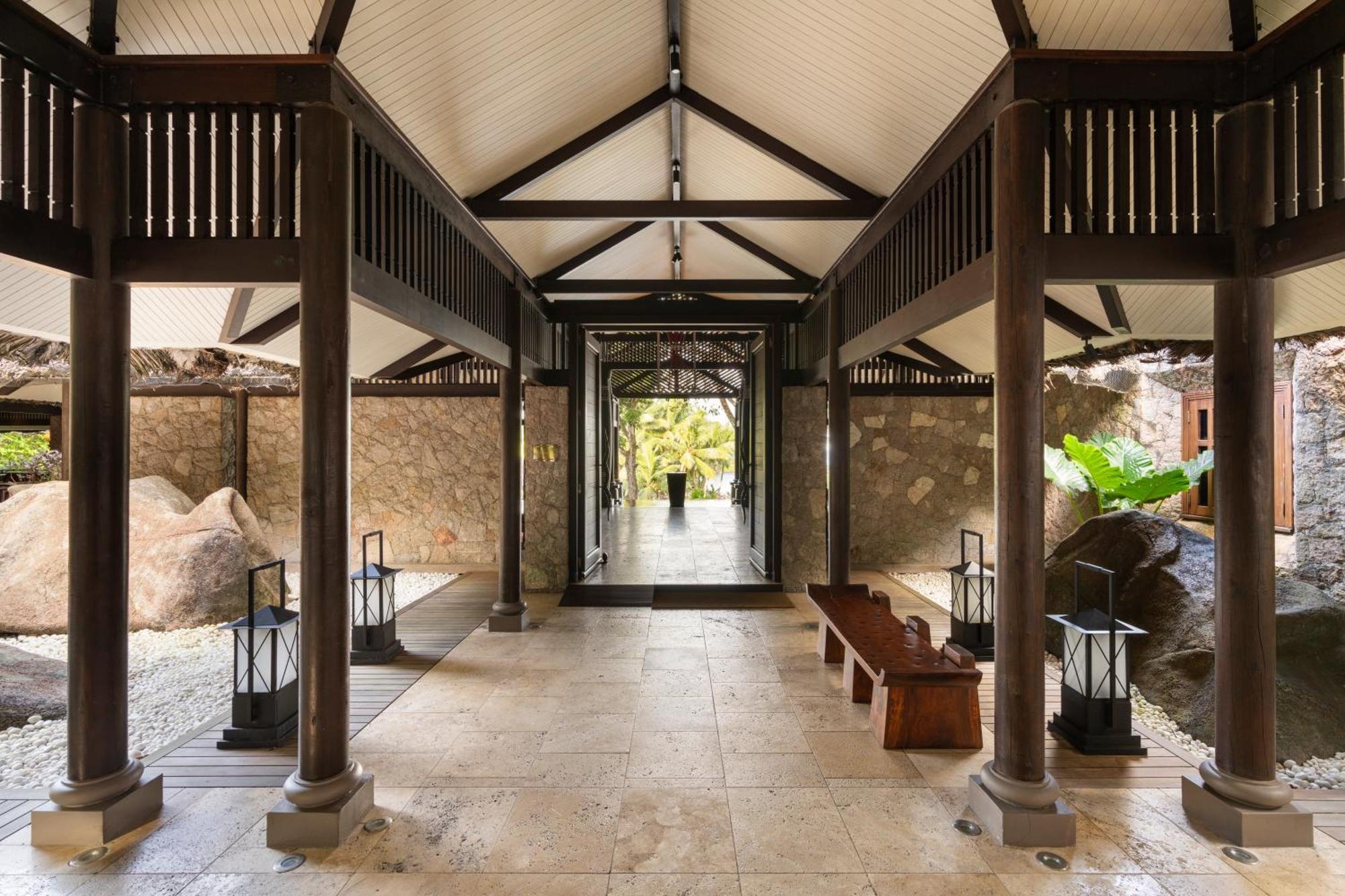 ホテル コンスタンス レムリア グラン・アンス エクステリア 写真 The lobby of the resort