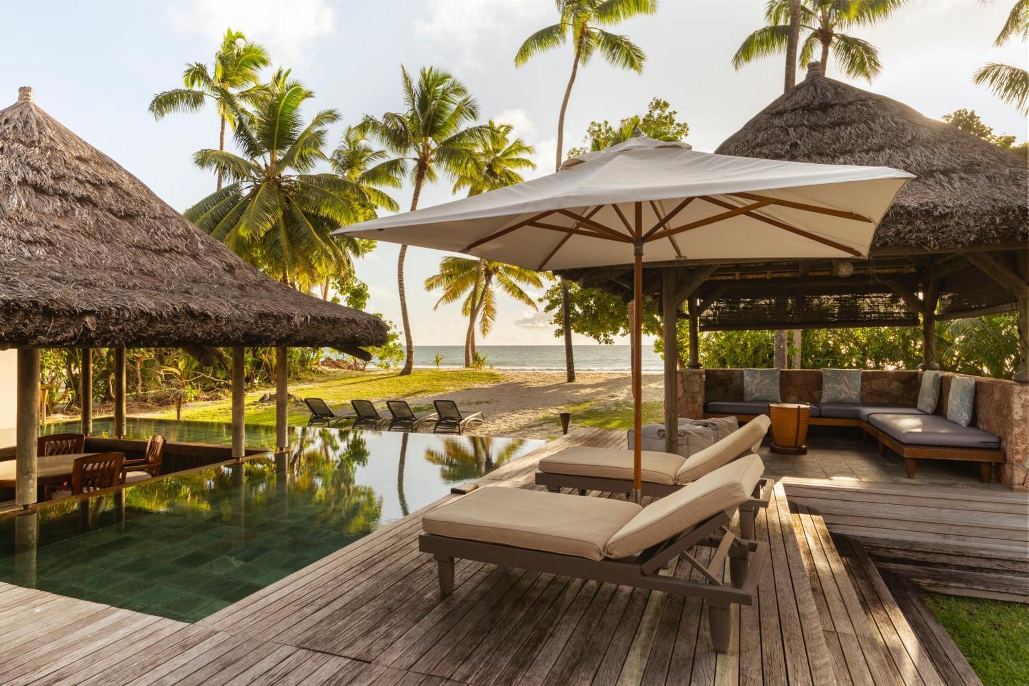 ホテル コンスタンス レムリア グラン・アンス エクステリア 写真 The resort's pool