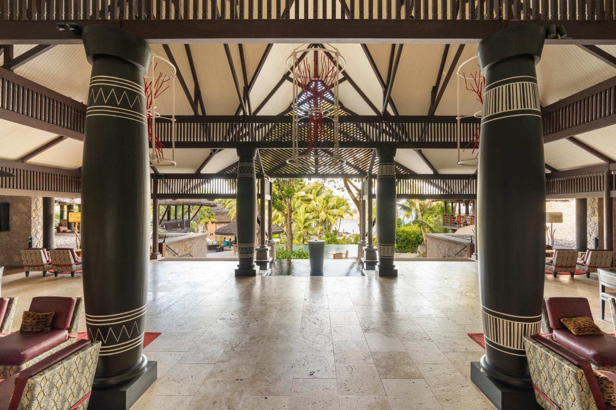 ホテル コンスタンス レムリア グラン・アンス エクステリア 写真 The lobby of the Four Seasons Resort
