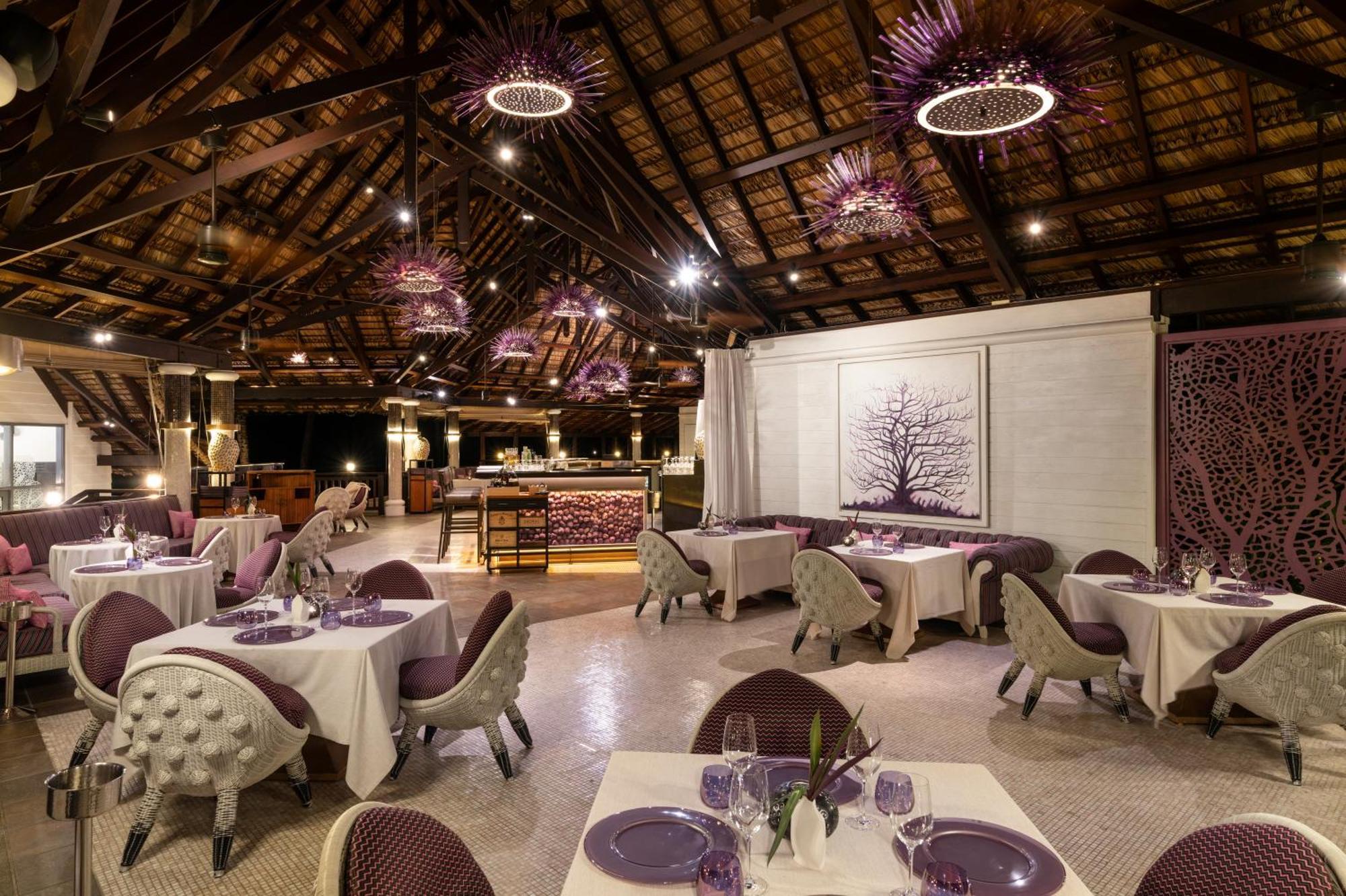 ホテル コンスタンス レムリア グラン・アンス エクステリア 写真 The restaurant at the resort