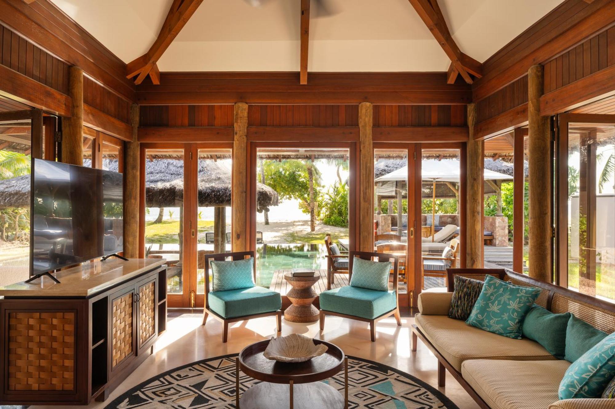 ホテル コンスタンス レムリア グラン・アンス エクステリア 写真 Living room of a Beachfront Villa