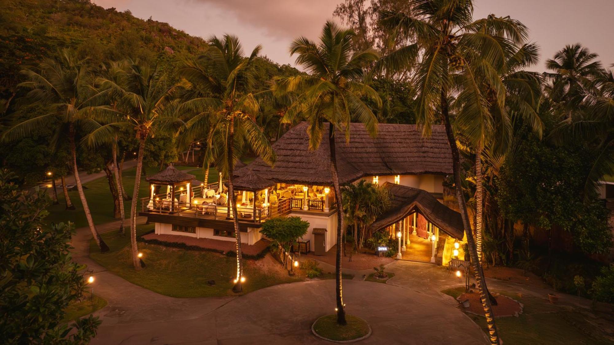 ホテル コンスタンス レムリア グラン・アンス エクステリア 写真 The restaurant at the resort