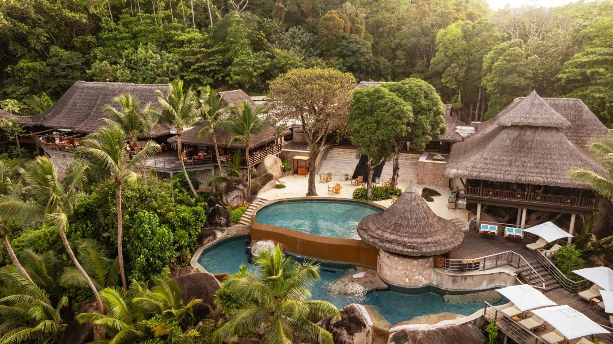 ホテル コンスタンス レムリア グラン・アンス エクステリア 写真 The resort's main pool